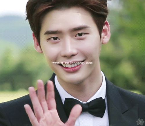 好可爱！李钟硕卖萌gif动态表情包