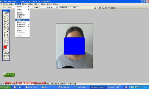 用PS如何将照片背景换成蓝色