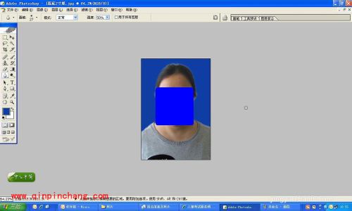 用PS如何将照片背景换成蓝色