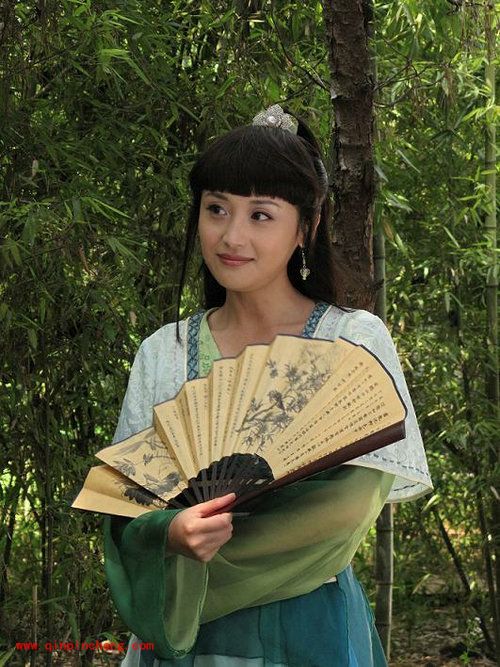 iSee图片专家怎么抠图？如何给人物换背景？