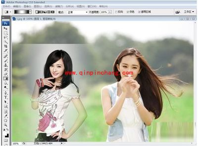 ps怎么把两张图片合成一张？