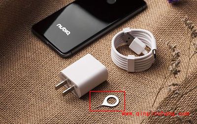 努比亚Z11 mini怎么安装SIM卡