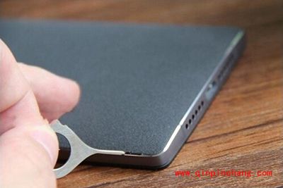 一加手机2后盖打开图文步骤