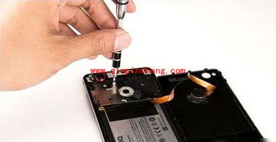 努比亚Z11 mini后盖打开图文步骤